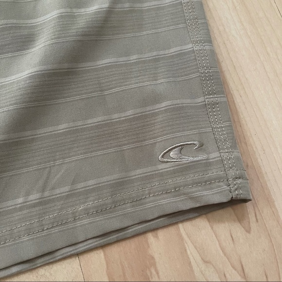O’Neill Crossover Hybrid Shorts Size 30 - Picture 3 of 8